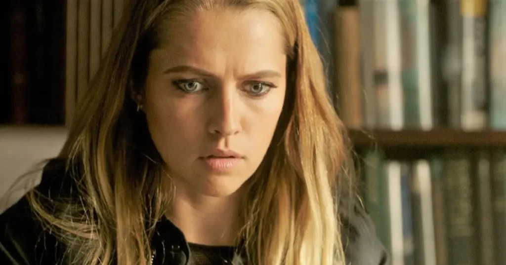 Lights Out Explained: Movie Plot Breakdown & Shocking Ending Analysis